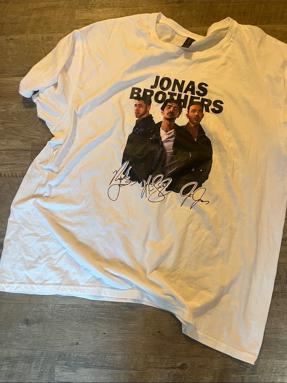 Men’s Jonas brought tee